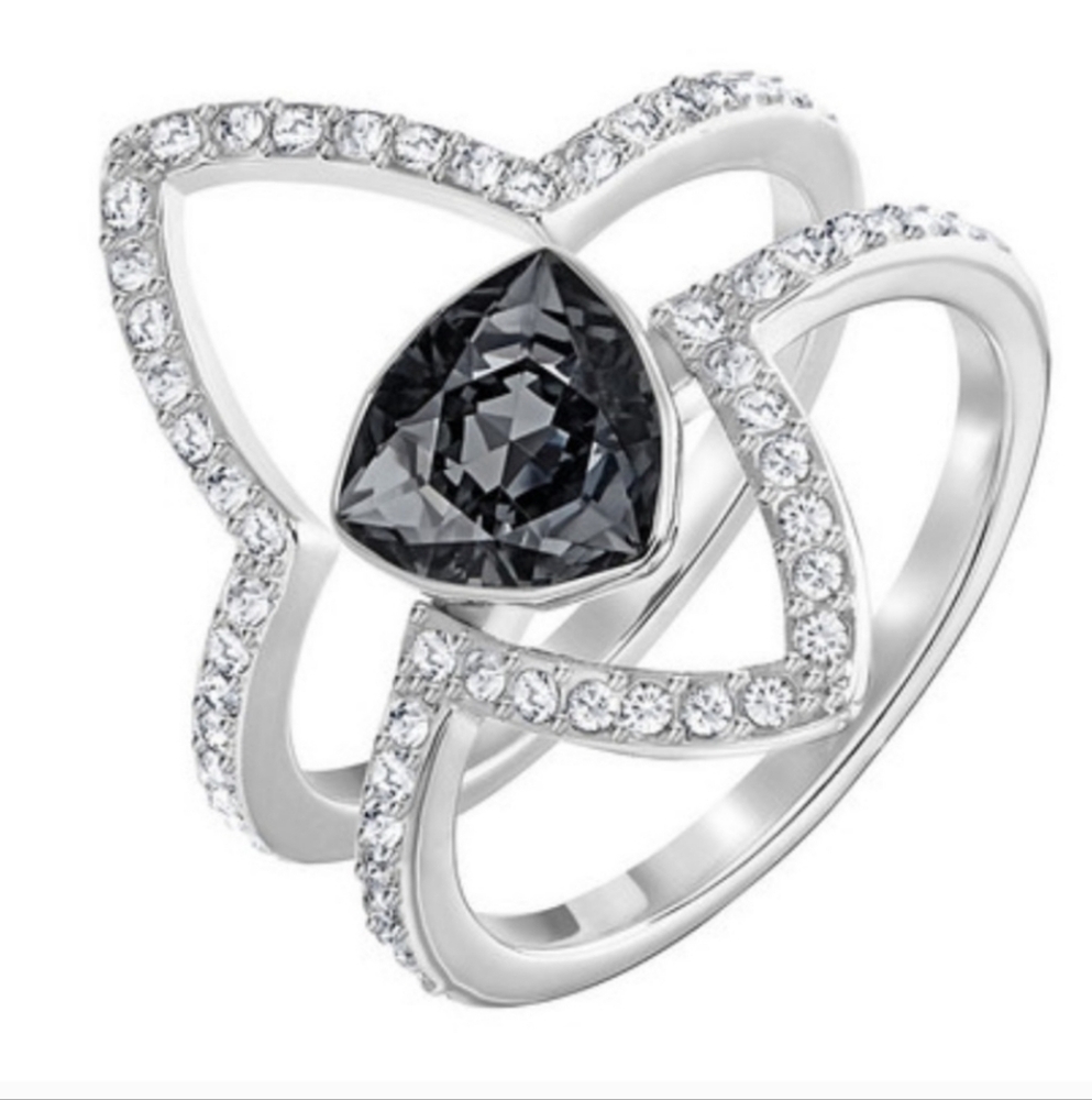 Elegant Silver and Black Stone Women's Ring size 5